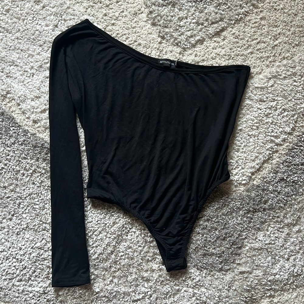 One shoulder black bodysuit